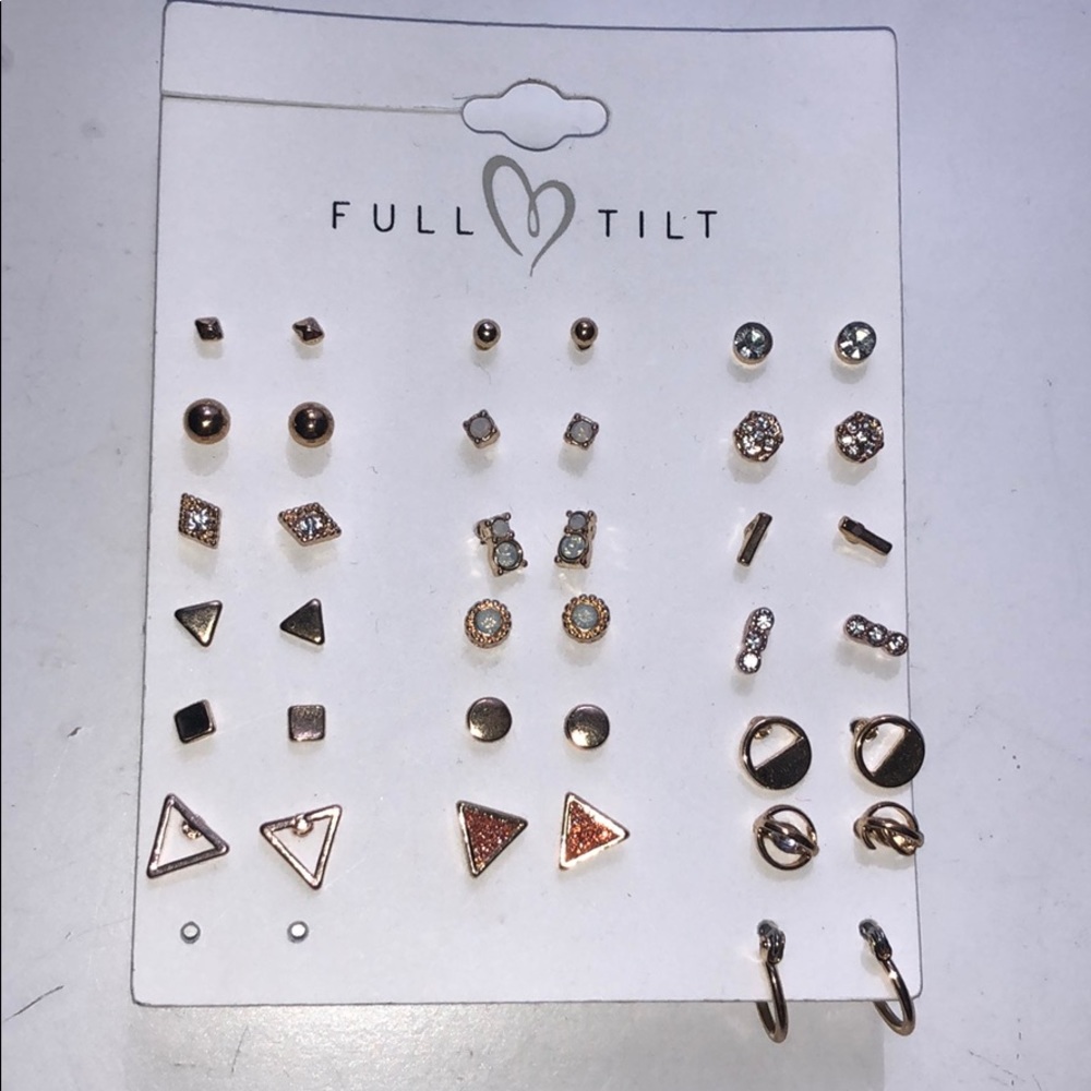 Gold earrings set
